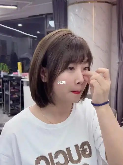 超级减龄一刀齐短发豆脸小发型夏季女生短