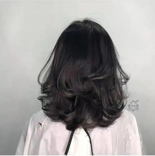 "渣女"大波浪卷发型