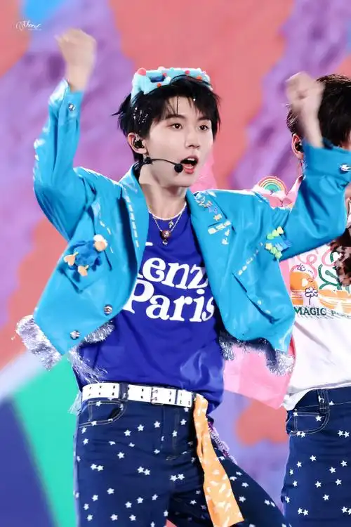 马嘉祺楼间楼演唱会##马嘉祺护目镜造型