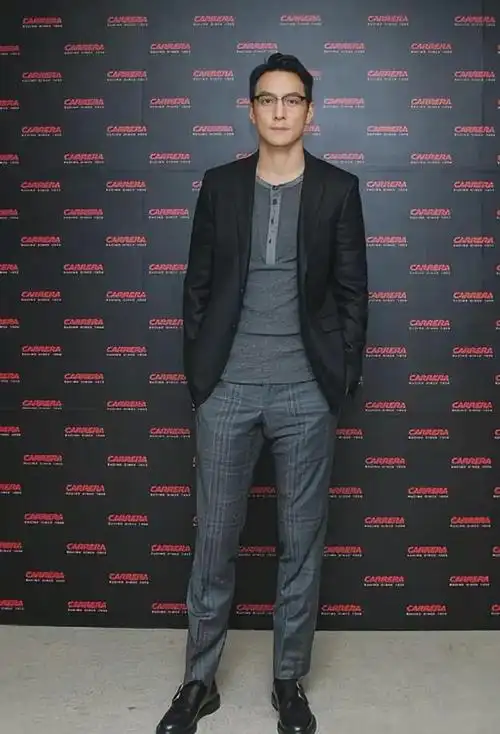 吴彦祖11岁女儿撞脸刘德华,鹰勾鼻显成熟,脸部轮廓遗传父亲