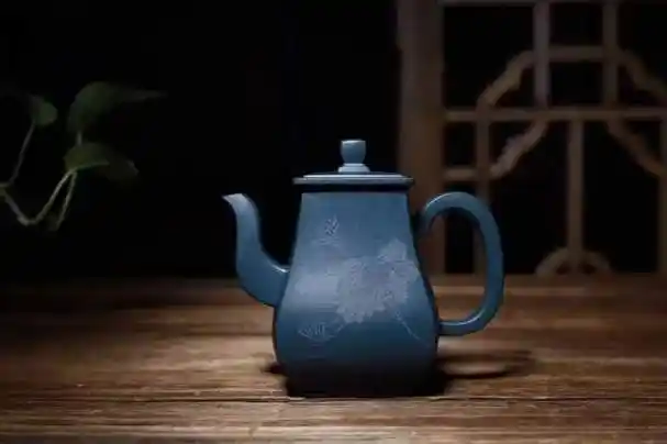 宜兴紫砂陶艺家-翊云居紫砂艺术创始人周丽萍