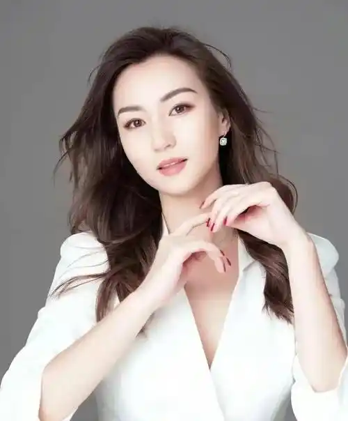 高雅和岭东,气质女神的魅力_自然_笑容_因为