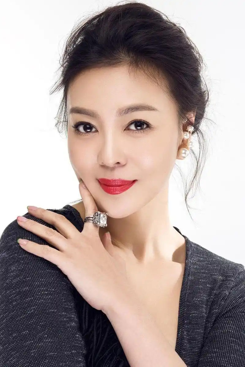 由导演柳国庆执导,荣蓉,陈锐等实力演员主演的家庭悬疑剧《家庭秘