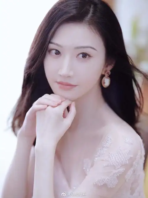 景甜樱花粉长裙