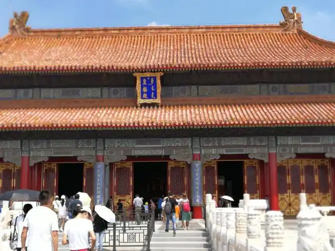 北京故宫是,中国明,清两代的皇家宫殿,旧称紫禁城,是中国古代宫廷建筑