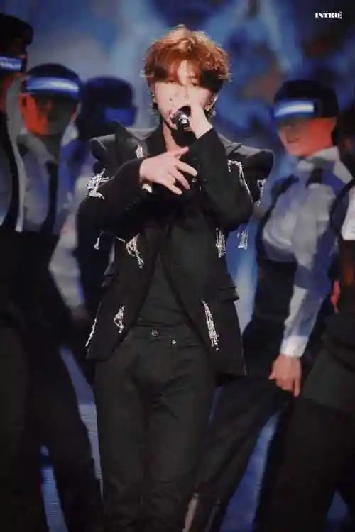 这腿长的 这脸小的 这身材 这脸蛋儿#蔡徐坤ins#|#蔡徐坤