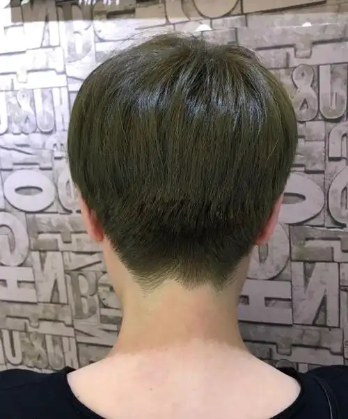 剃后脖短发正在流行