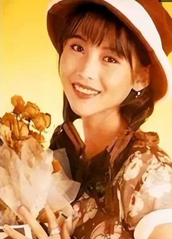 演员蔡少芬17岁替母还债八千万,与吴奇隆遗憾收场,如今生活幸福