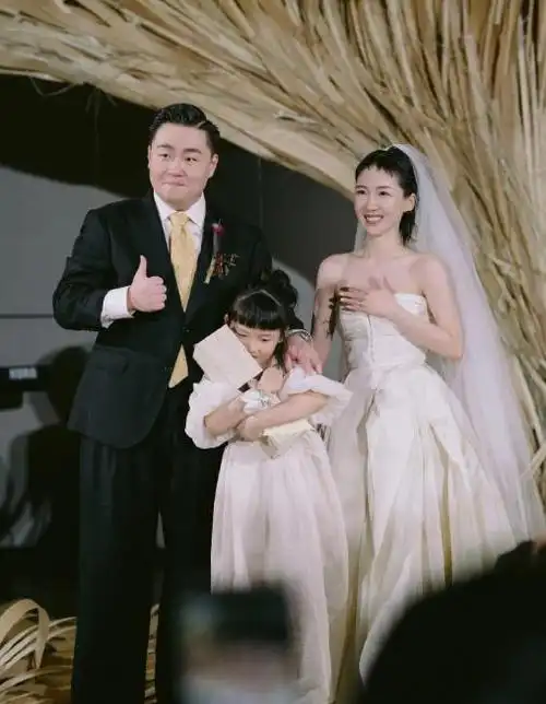 事实上,成名30年后,郝劭文和释小龙已经走上了截然相反的道路