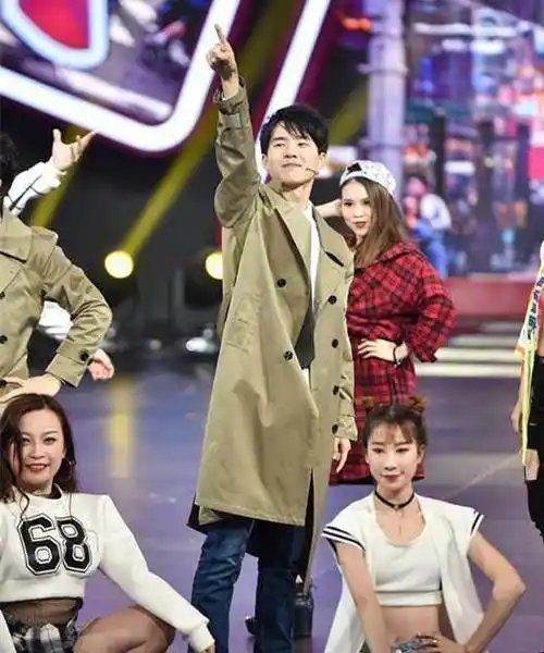 当然了,和小凯以及吴磊相同,王源身上的书生气太浓,刘昊然则是比较