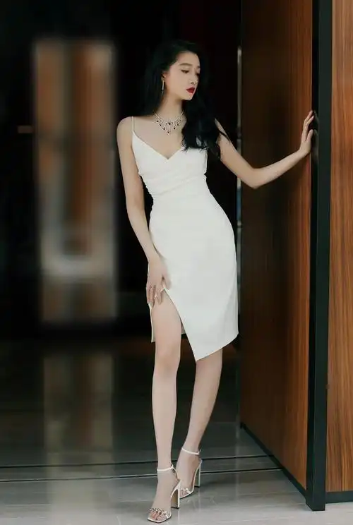 急求关晓彤绝美白色吊带裙!感恩