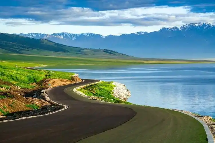 大美新疆,800里风景长廊——伊犁河谷.