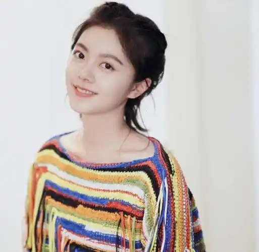 赵今麦夸自己弟弟比小鲜肉还帅,原以为是玩笑,看到同框照:快出道_模样