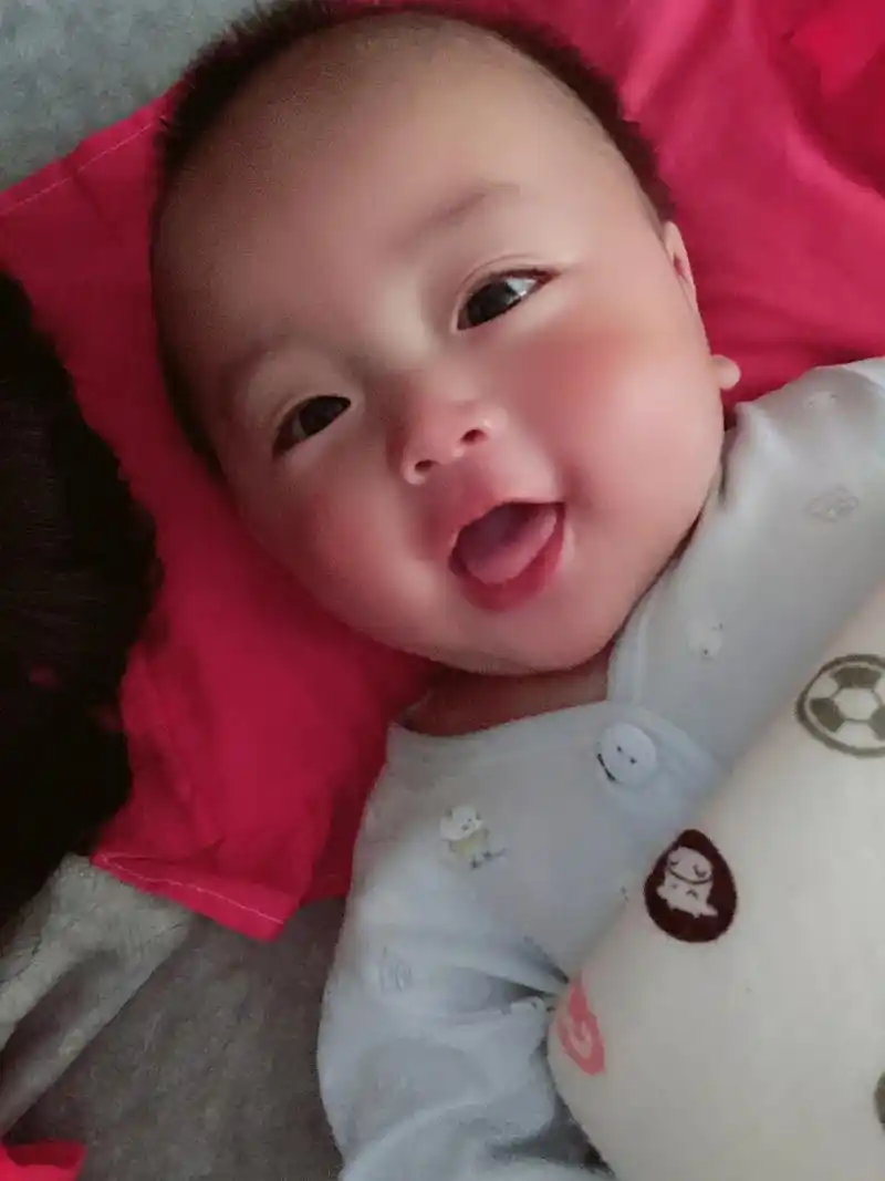 小孩的笑容是最治愈的 #刚睡醒的宝宝 #吃了乌梅子酱的小可爱