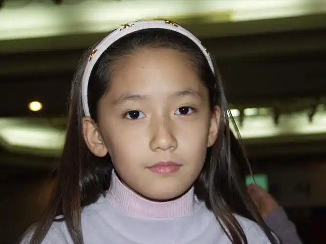 我可以给你允儿小时候的图片