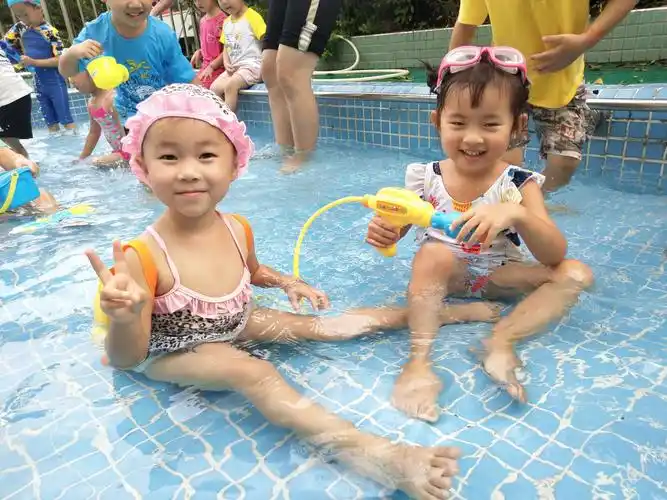 滨海外语实验幼儿园小二班玩水花絮