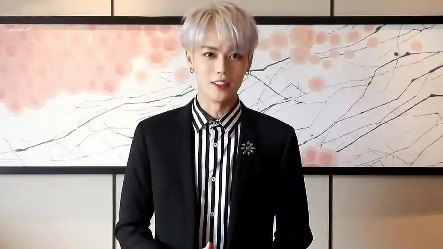 2022林彦俊银发壁纸229