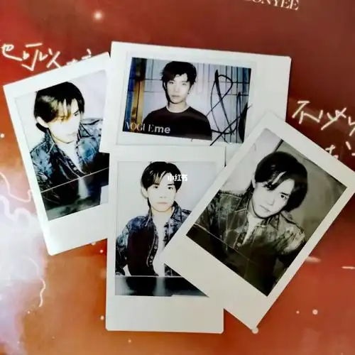 易烊千玺拍立得78