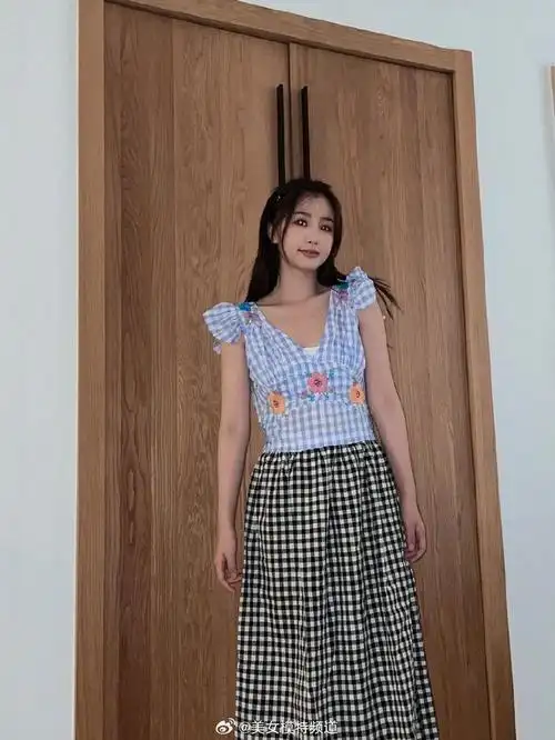 虞书欣晒日常随拍记录美 私服搭配清新活力时尚感满分