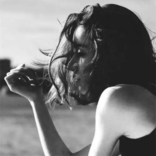 伤感女生图片大全看了想哭的 离开我以后有没有更快乐