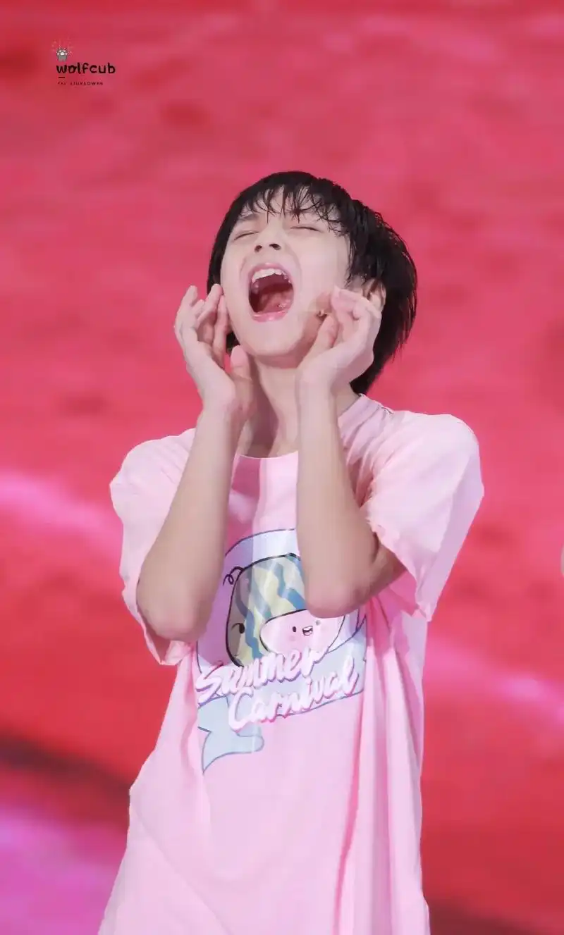 小狼崽也真的长大了.#养成系 #刘耀文 #奶萌 #从小到大的 - 抖音