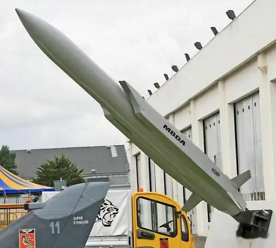 门外展示的asmp空地巡航核导弹模型去年的这次"excalibur"演习中,每架