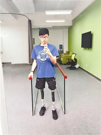 自己的腿一直埋着,失去救助时间造成双侧下肢高位截肢