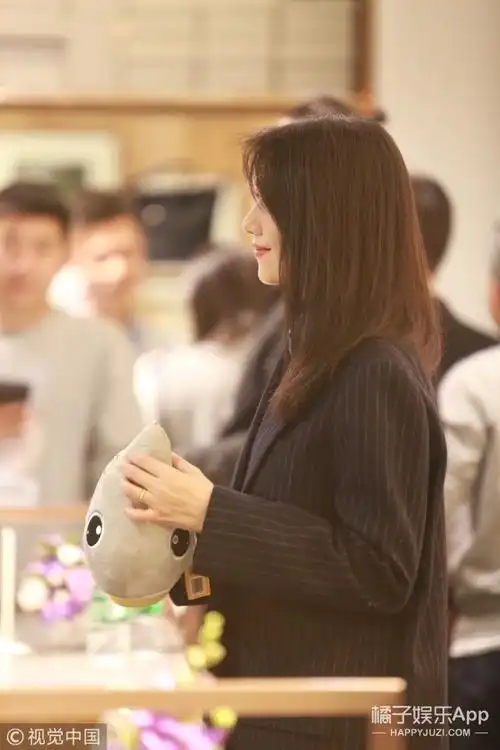 这是快40岁的高圆圆?大概是我20岁的皮肤状态吧.