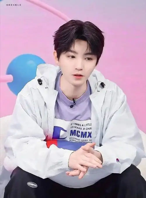 健身房偶遇王俊凯