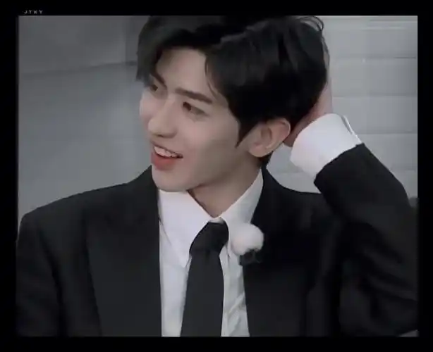 蔡徐坤《奔跑吧》预告来袭 小葵你这么皮被打了也不要问为什么!