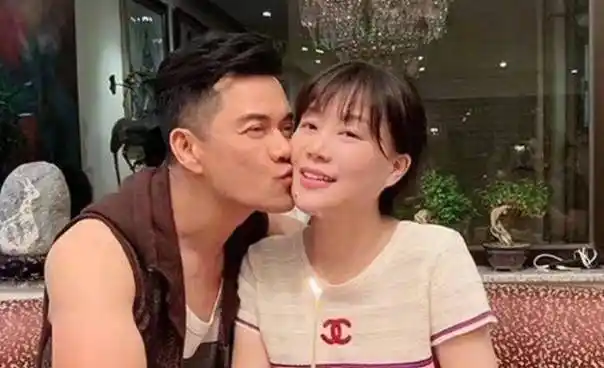 8位娶富婆的男星唐僧31年从不叫老婆有人成赌王女婿