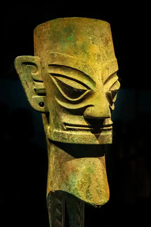 三星堆文物铜人头像