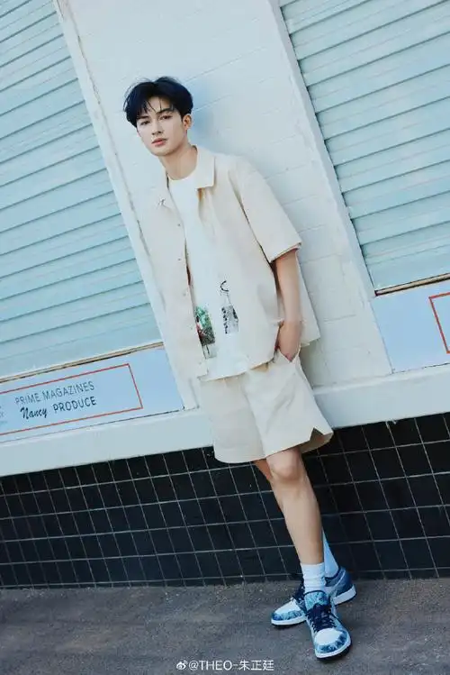 朱正廷你是人间惊鸿客##朱正廷罗蒙环球乐园