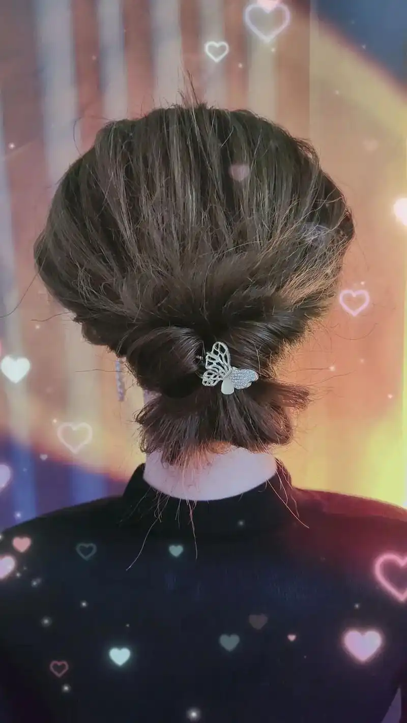 图文伙伴计划2024 #女孩低丸子头简单扎法 #五一出游发 - 抖音