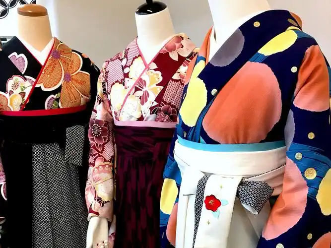 日本毕业店里用袴预约开始了哦