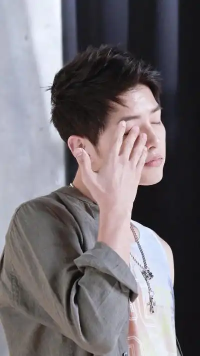 宋仲基,1985年9月19日出生于韩国大田广域市