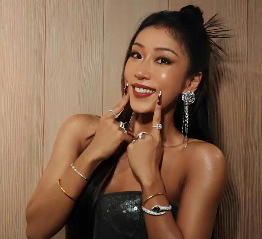 吉克隽逸中秋晚会前突发耳聋 歌手吉克隽逸突发耳聋,求助网友,粉丝