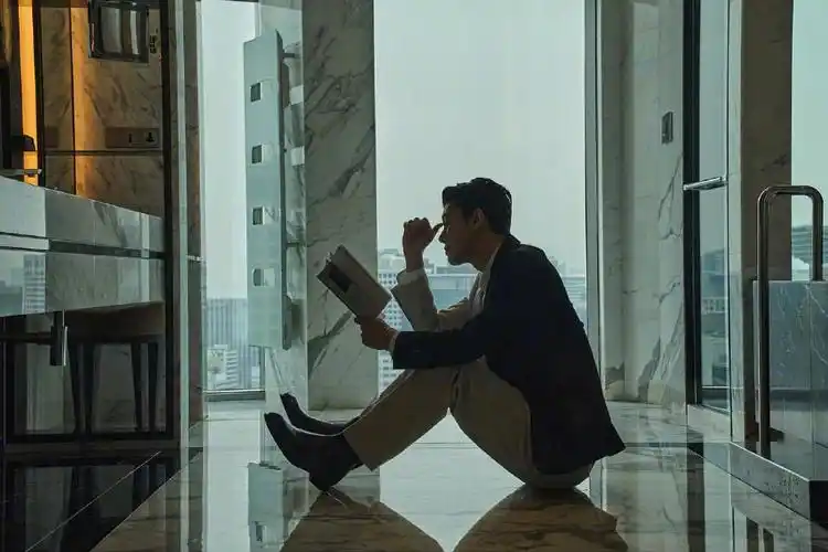 吴世勋酷帅西装画报写真图片