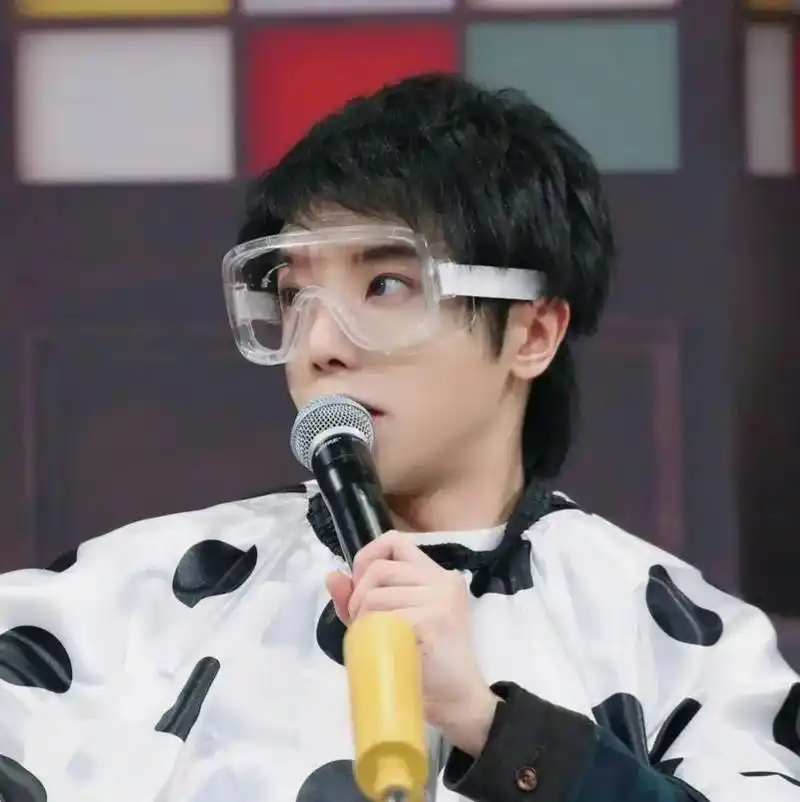 华晨宇 大哥的壁纸和头像来啦,有想要的宝贝自取#壁纸 #华 - 抖音