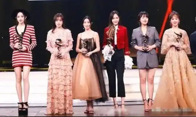 真是不比不知道,一比吓一跳,唐嫣竟是最美的比马思纯还漂亮!