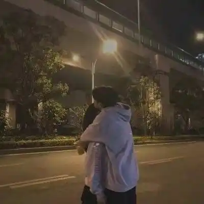 手拉手情侣头像两个人两张 牵手情侣头像一前一后 - 情侣头像 - 潮人