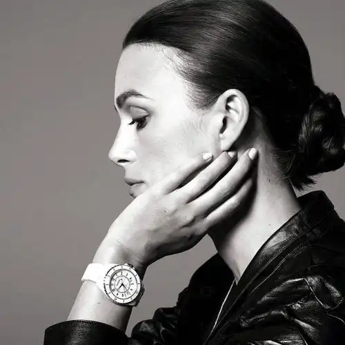 当地时间5月1日,香奈儿chanel j12 十位代言人齐聚巴黎