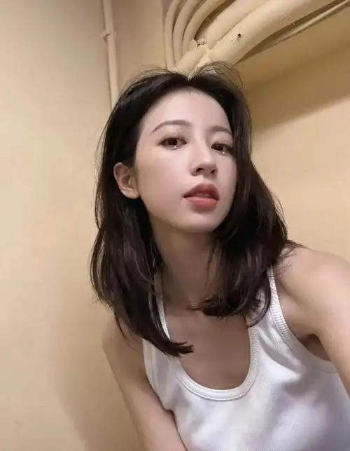 显发量不挑人,普通女孩剪也能很好看~|短发|刘海|发尾|脸型_网易订阅