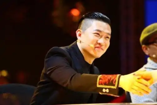 春晚语言一审 高晓攀面露灿烂笑容