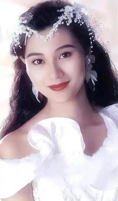 李嘉欣年轻时有多美?可以说是盛世美颜,镜子都装不下她的美!