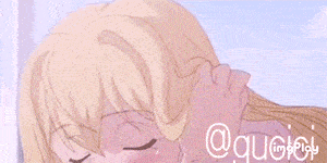 偷亲男朋友表情包