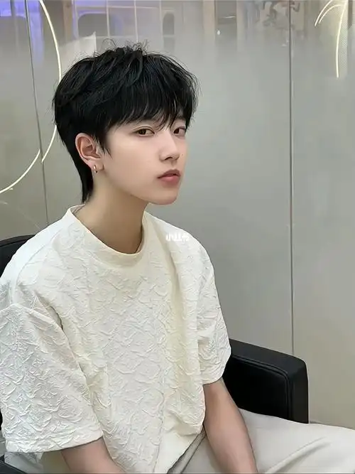 少年感拉满的学院风发型