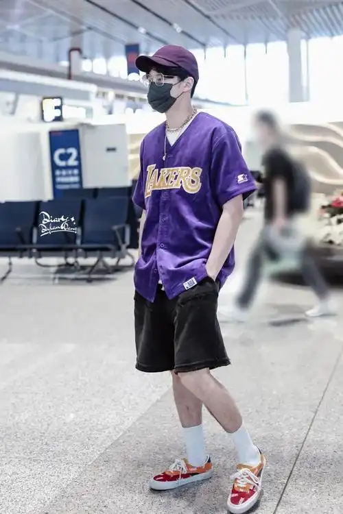 一起来get王鹤棣戏外的少年感bking穿搭!__财经头条