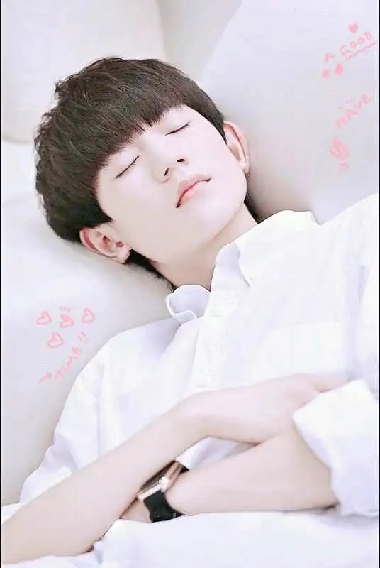 王俊凯睡觉安静 王源睡觉像天使 易烊千玺睡觉时让人想去保护他!