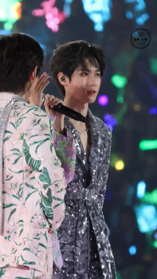 张真源舞台力量感